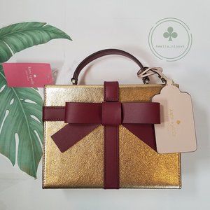 MAKE AN OFFER Kate Spade Wrapping Party Ribbon Bow Gift Box Crossbody Purse gold